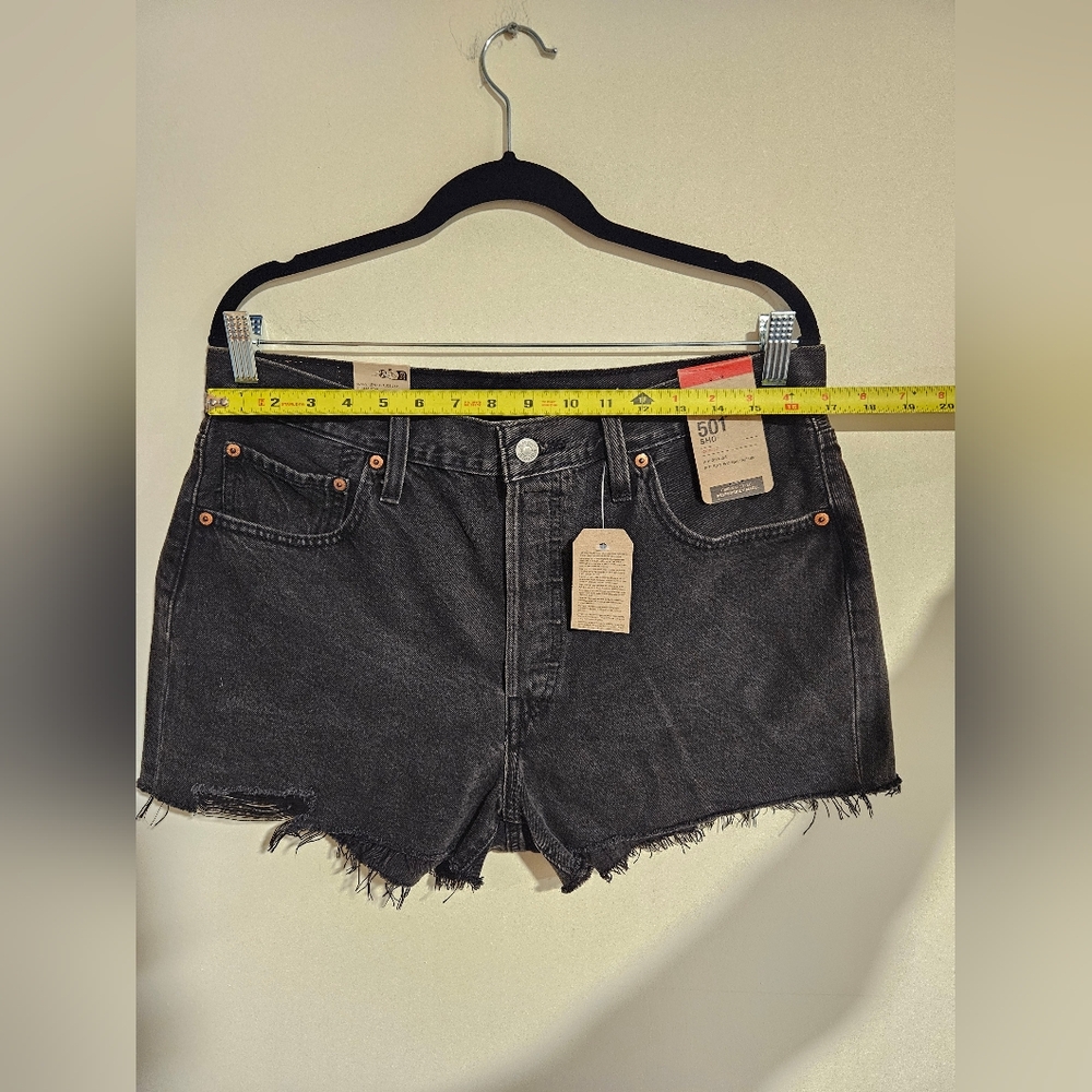 Levi's 501 Shorts - Picture 6 of 7